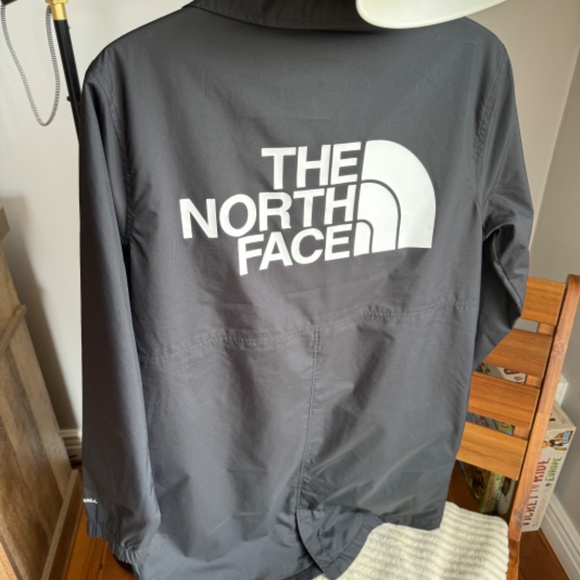 Woman’s North Face Long Jacket Sizs Small - Picture 2 of 3